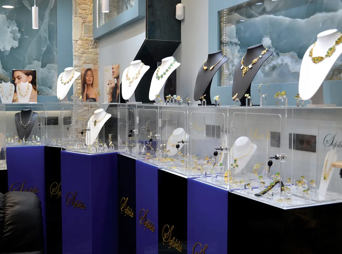 Παρουσίαση κοσμημάτων στο showroom Sofoklis